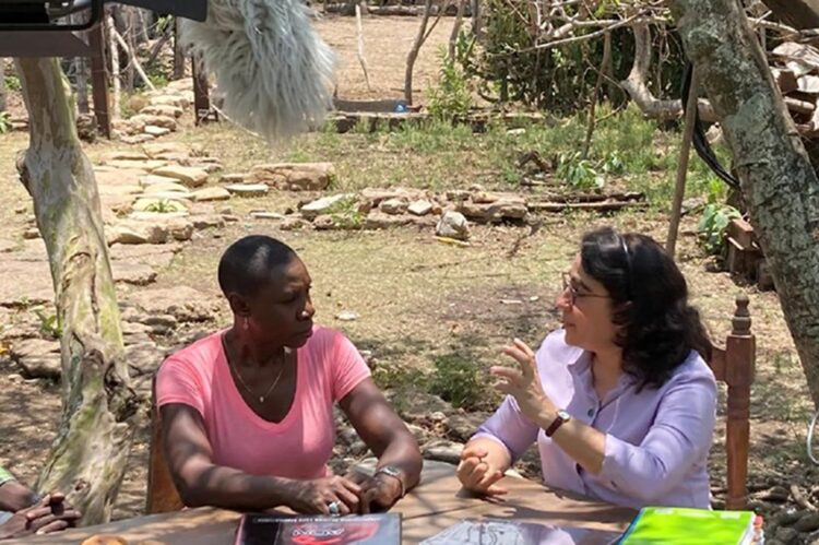 Momento de la grabación del documental “Ruta ADN Cuba", con Mireya Luis.