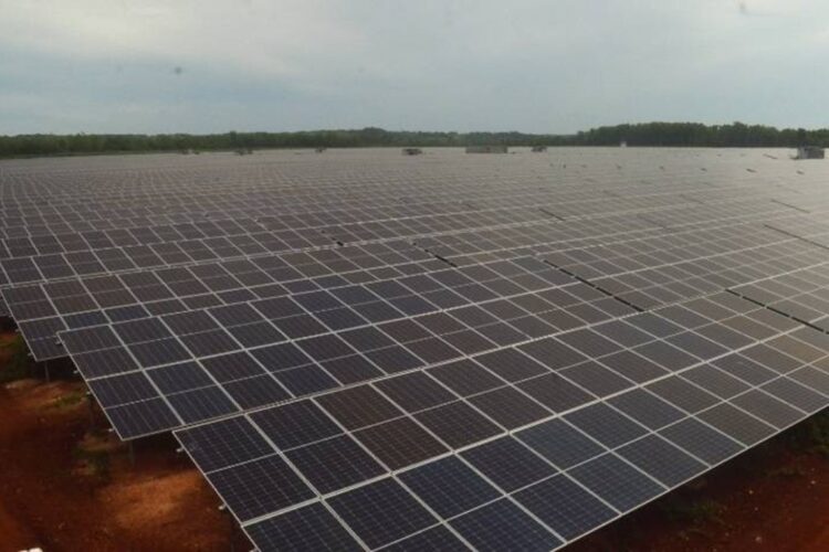 Nuevo parque solar La Sabana, en Mayabeque. Foto: Tomada del perfil de Facebook de la Unión Eléctrica (UNE).