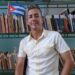 El joven periodista, profesor y realizador radial Enrique Pérez Fumero, víctima de una brutal golpiza en Santiago de Cuba. Foto: Tomada del perfil de Facebook de Enrique Fumero.