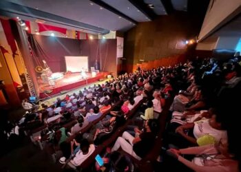 El público que habitualmente colma las funciones en la sala Vrigilio Piñera.