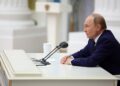Putin, este jueves, en reunión con los más altos funcionarios de Rusia. Foto: VYACHESLAV PROKOFYEV/ SPUTNIK /EFE/EPA.