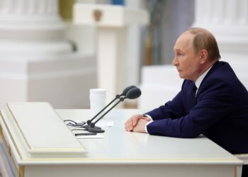 Putin, este jueves, en reunión con los más altos funcionarios de Rusia. Foto: VYACHESLAV PROKOFYEV/ SPUTNIK /EFE/EPA.