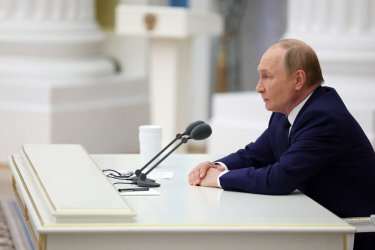 Putin, este jueves, en reunión con los más altos funcionarios de Rusia. Foto: VYACHESLAV PROKOFYEV/ SPUTNIK /EFE/EPA.