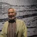 Fotografía de archivo del fotógrafo mexicano Rodrigo Moya durante la inauguración de su exposición "Periferias" en el Centro de la Imagen de Ciudad de México, en 2019. Foto: Sáshenka Gutiérrez/ EFE / Archivo.