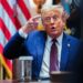 El presidente Donald Trump durante una reunión de su gabinete en la Casa Blanca. Foto: Aaron Schwartz / POOL / EFE / EPA.