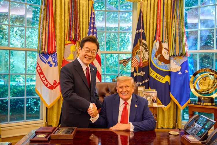 El presidente de Corea del Sur, Lee Jae Myung, y Donald Trump, en la Casa Blanca. Foto: YONHAP/ POOL/EFE/EPA.