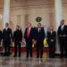 Washington (EE.UU.), 18/08/2025.- Líderes europeos posan junto a Volodymyr Zelensky y Donald Trump en la Casa Blanca, durante una reunión multilateral de apoyo a Ucrania tras el encuentro de Trump con Vladimir Putin en Alaska. Foto: EFE/EPA/AARON SCHWARTZ / POOL.