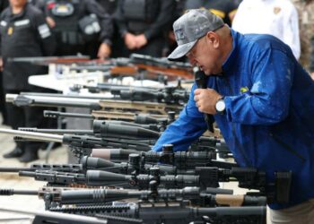 Diosdado Cabello dijo que todas las fronteras que el país comparte con Colombia "están resguardadas, cuidadas al extremo" por fuerzas policiales y militares, aunque, añadió, no puede decir lo mismo del lado colombiano. Foto: Ministerio De Interior, Justicia Y Paz de Venezuela/EFE.