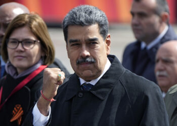 Maduro juró este lunes que a la nación caribeña "no la toca nadie", y aseguró que fueron activadas todas "las fuerzas y el poder nacional" para defender al país de "las amenazas ilegales, inmorales y criminales del imperio de los Estados Unidos". Foto: Pavel Bednyakov/EFE/  ARCHIVO.