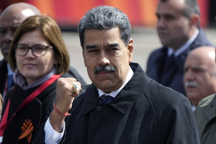 Maduro juró este lunes que a la nación caribeña "no la toca nadie", y aseguró que fueron activadas todas "las fuerzas y el poder nacional" para defender al país de "las amenazas ilegales, inmorales y criminales del imperio de los Estados Unidos". Foto: Pavel Bednyakov/EFE/  ARCHIVO.