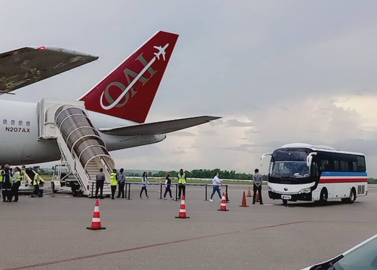 Llegada a La Habana de un vuelo con migrantes cubanos deportados desde Estados Unidos, el 28 de agosto de 2025. Foto: Tomada del perfil de Facebook del Ministerio del Interior (Minint).