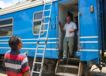 Instalación de la técnica para las pruebas de campo del servicio de WiFi en los trenes nacionales. Foto: Naturaleza Secreta / Tomada del Facebook de Rutas Nacionales.