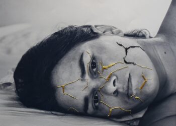 “Kintsugi”, 2023. Bordado sobre fotografía. 30 x 27 cm. La Habana, Cuba.