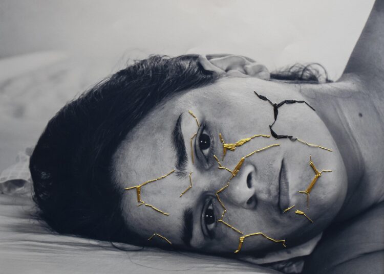 “Kintsugi”, 2023. Bordado sobre fotografía. 30 x 27 cm. La Habana, Cuba.
