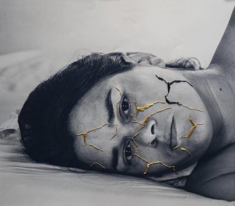 “Kintsugi”, 2023. Bordado sobre fotografía. 30 x 27 cm. La Habana, Cuba.