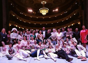Una foto de la Compañía tras su actuación en el Teatro Real de Copenhague. Foto: Ballet Nacional de Cuba - BNC oficial.