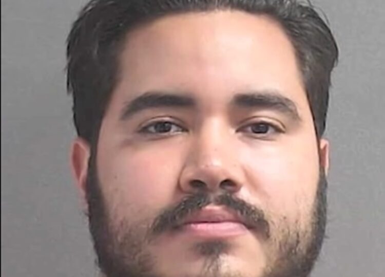 El cubano Eduardo Labrada Machado, de 24 años, quien enfrenta cargos por el asesinato en primer grado, tras dispararle 24 veces a un oficial de policía en Florida. Foto: Captura de video.