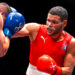 El boxeador cubano Erislandy Álvarez (der) durante un combate, en una foto de archivo. Foto: Jacob Hammond / World Boxing / Archivo.