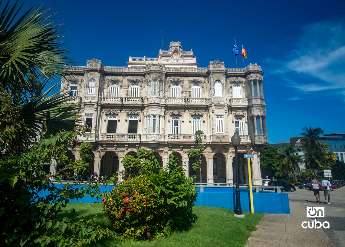 Embajada de España en La Habana, en las cercanías de La Punta. Foto: Otmaro Rodríguez.
