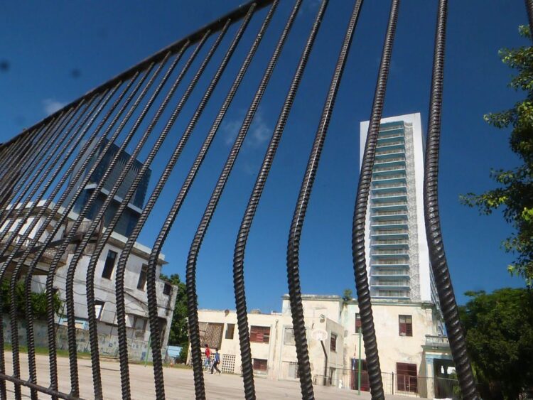 Encriptada en sus plataformas energéticas, la industria hotelera no logra por sí sola levantarse en medio de apagones y desarticulación económica. Foto: AMD
