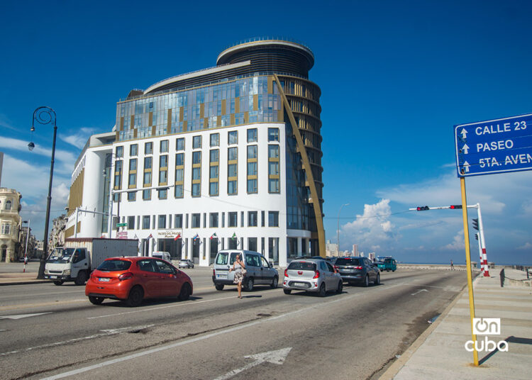 Hotel Royalton Habana Paseo del Prado, frente a la explanada de La Punta. Foto: Otmaro Rodríguez.