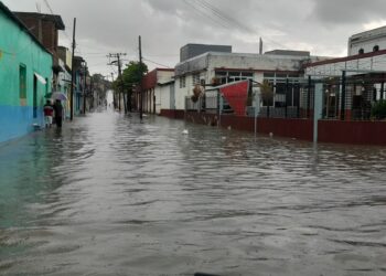 Inundaciones en Santiago de Cuba durante las fuertes lluvias de la tormenta tropical Imelda. Foto: Facebook/Cuscó Tarradel.