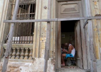 La reparación y construcción de viviendas en Cuba a través de subsidios estatales atraviesa su peor momento desde el inicio del programa gubernamental de la vivienda. Foto: AMD.