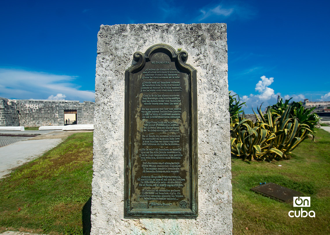 Letra del poema "Mi Bandera", de Bonifacio Byrne, en La Punta. Foto: Otmaro Rodríguez.
