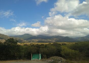 Montañas de Imías desde el litoral. Foto: José Julián Valiño Hernández.