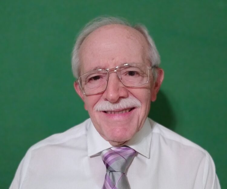 Foto tomada del perfil de Néstor M. Pérez Lache.