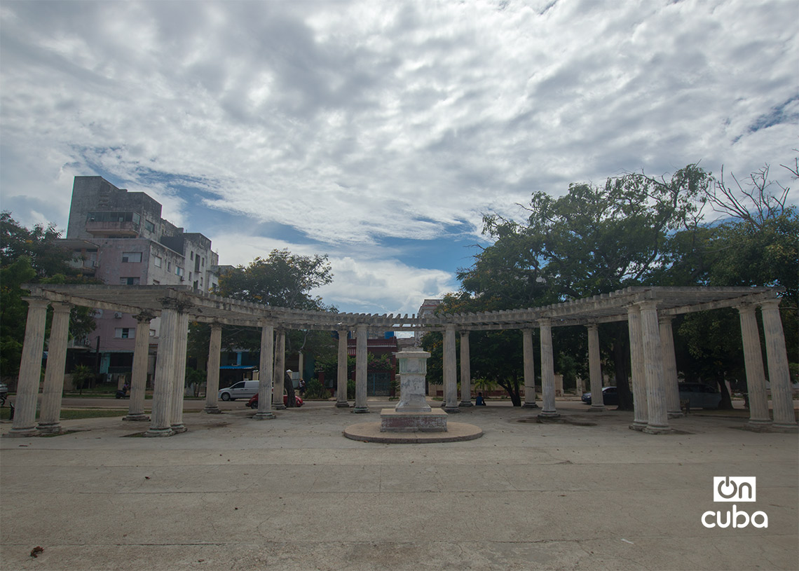 Pérgola semicircular en el parque Gonzalo de Quesada, en La Habana. Foto: Otmaro Rodríguez.