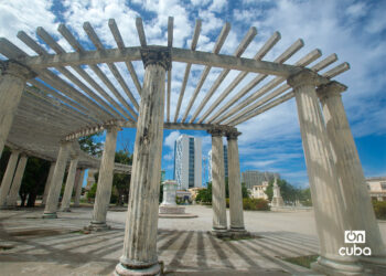Parque Gonzalo de Quesada, en el Vedado. Su imagen actual contrasta con los lujosos hoteles construidos en su cercanía. Foto: Otmaro Rodríguez.