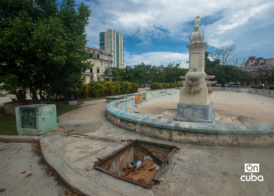 Área de motor y cisterna para surtir de agua a la fuente, en el parque habanero Gonzalo de Quesada. Foto: Otmaro Rodríguez.