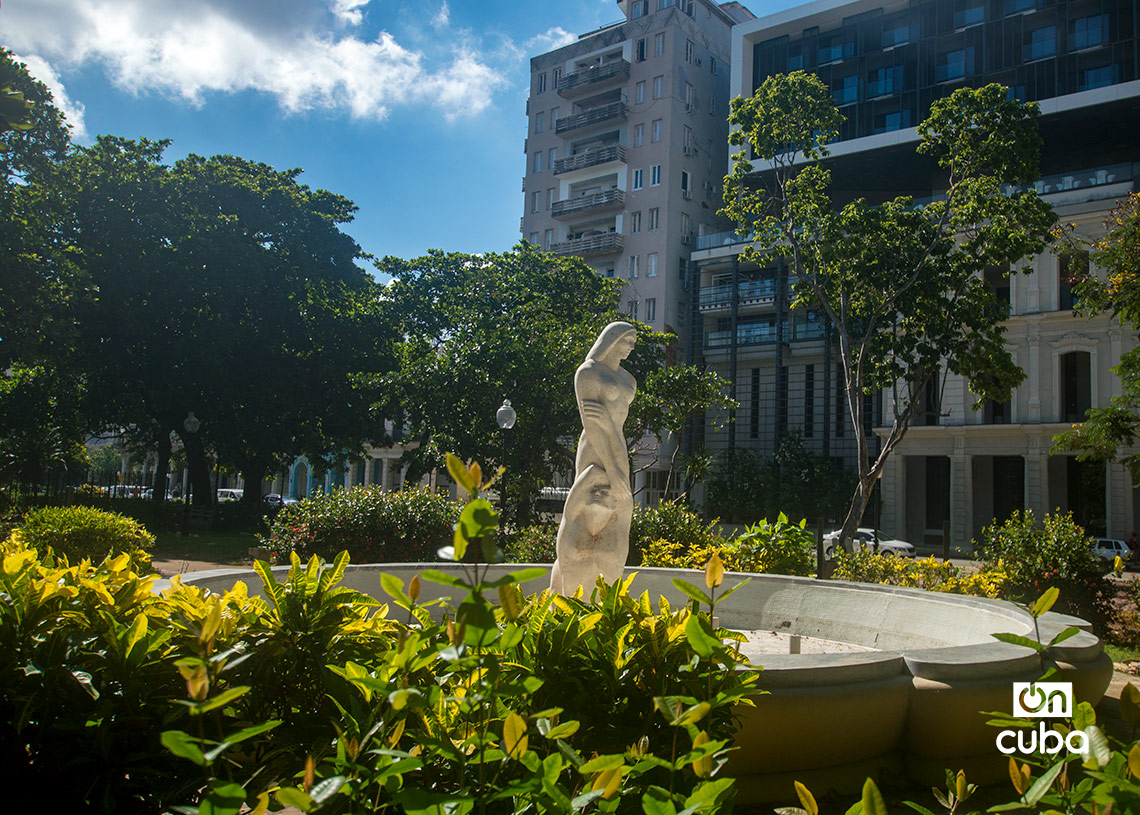 Parque de los Enamorados, en las cercanías de La Punta. Detrás, el hotel Iberostar Grand Packard. Foto: Otmaro Rodríguez.