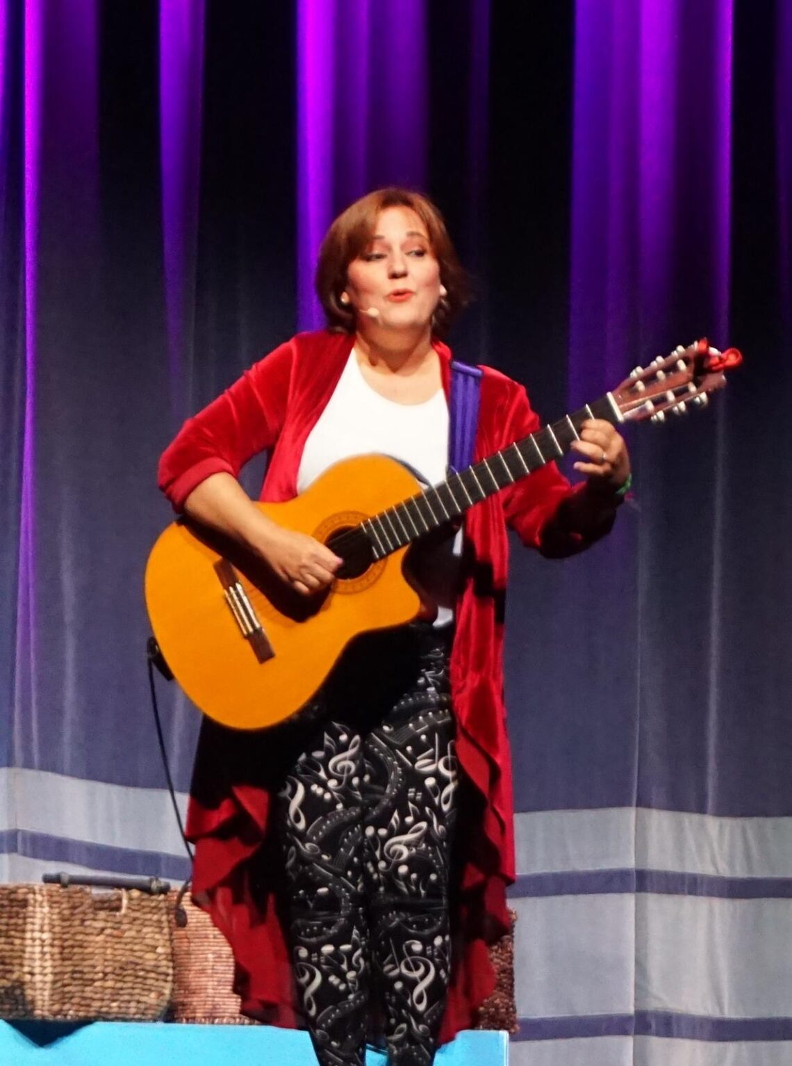 Rita Rosa Ruesga: A los Grammy Latinos en una jirafa - OnCubaNews