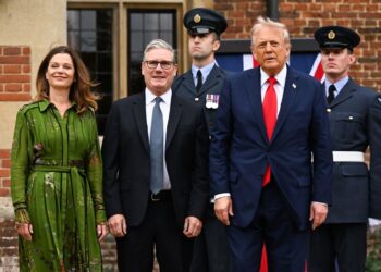 Trump y Starmer junto a sus esposas. Foto: CHRIS J. RATCLIFFE/ POOL/EFE/EPA.