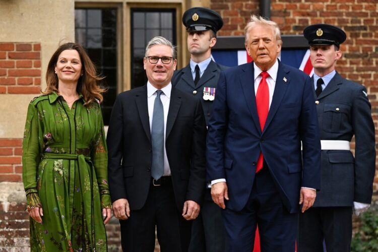 Trump y Starmer junto a sus esposas. Foto: CHRIS J. RATCLIFFE/ POOL/EFE/EPA.