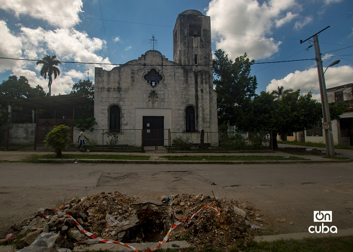 Iglesia en el reparto Sevillano. Foto: Otmaro Rodríguez.
