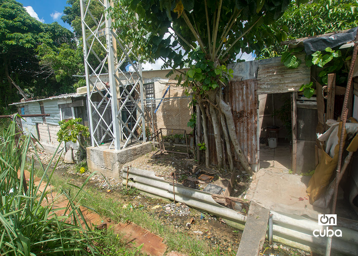 Casas humildes en el reparto Sevillano. Foto: Otmaro Rodríguez.