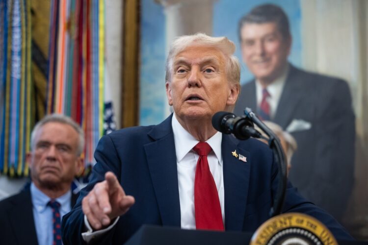 El presidente Trump en la Oficina Oval de la Casa Blanca el 30 de septiembre de 2025. Foto: EFE/EPA/FRANCIS CHUNG / POOL.
