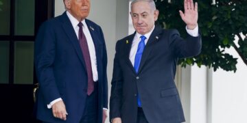 Imagen de archivo del presidente de EE.UU., Donald Trump, y el primer ministro israelí, Benjamin Netanyahu, durante un encuentro en la Casa Blanca. Foto: Will Oliver / EFE / EPA/ Pool / Archivo.