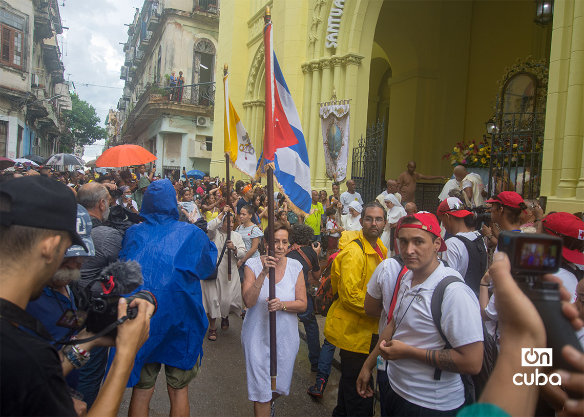 Procesión de la Virgen de la Caridad del Cobre por Centro Habana, el 8 de septiembre de 2025. Foto: Otmaro Rodríguez.