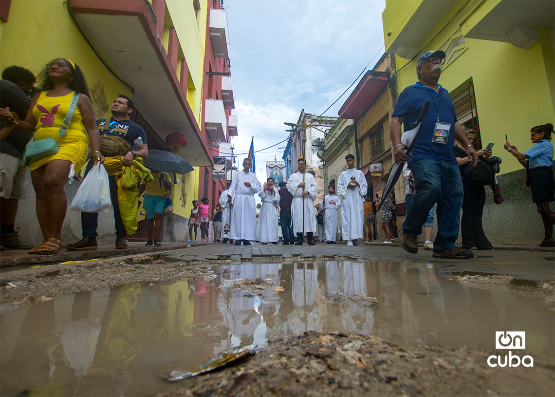Procesión de la Virgen de la Caridad del Cobre por Centro Habana, el 8 de septiembre de 2025. Foto: Otmaro Rodríguez.