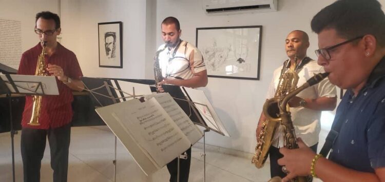 Z-Saxos