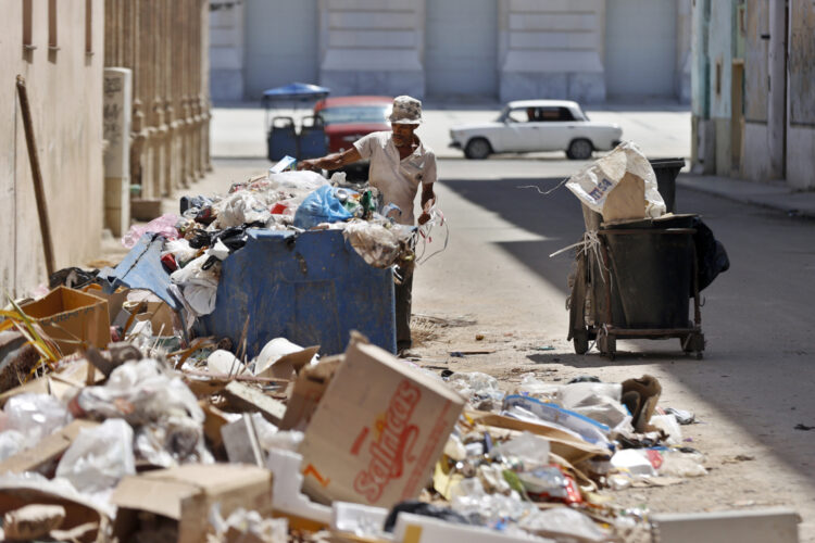 Vertedero de basura en La Habana. Foto: Ernesto Mastrascusa / EFE / Archivo.