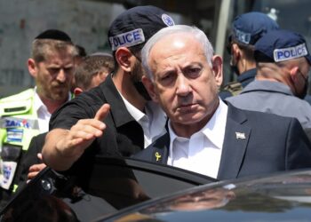 El primer ministro de Israel, Benjamin Netanyahu, se coloca contra el mundo.   Foto: Ronen Zvulun / POOL/EFE