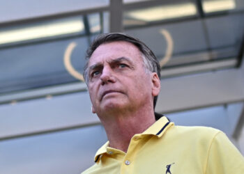 Jair Bolsonaro, saliendo del hospital DF Star en Brasilia. Foto: Andre Borges /EFE/ARCHIVO.