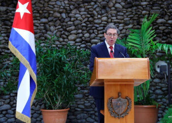 El canciller de Cuba, Bruno Rodríguez, habla durante la presentación del informe sobre el costo del embargo de Estados Unidos a Cuba, en la Habana, el 17 de septiembre de 2025. Foto: Juan Palop / EFE.