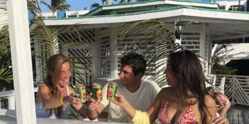 La marca francesa OKA Beer producirá en Cuba la bebida tras acuerdo con mipyme de Artemisa. Foto: Web oficial de la marca.