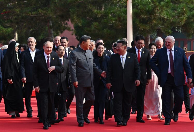 Putin, Xi Jinping y Kim Jong Un antes de comenzar el desfile. Foto: SERGEY BOBYLEV/SPUTNIK/KREMLIN POOL/ EFE/EPA.